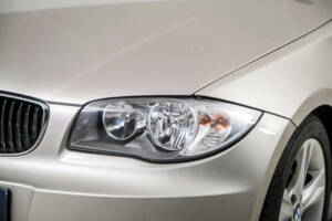 Image 22/50 of BMW 125i (2008)