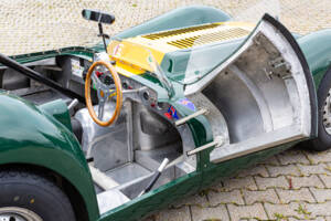 Image 9/80 of Lister Knobbly (1956)