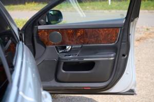 Image 4/10 of Jaguar XJ 5.0 (2012)