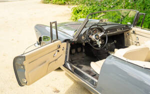 Image 47/77 of Alfa Romeo 2600 Spider (1963)