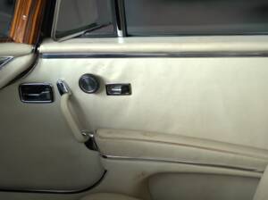 Image 31/57 of Mercedes-Benz 280 SE 3,5 (1971)