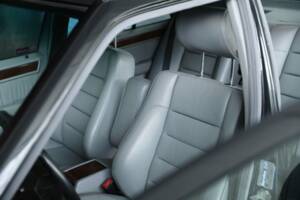 Bild 37/50 von Mercedes-Benz 500 E (1993)