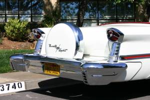 Image 18/22 of Oldsmobile 98 Starfire (1957)