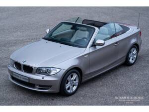 Image 24/33 de BMW 118i (2010)