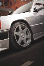 Immagine 18/49 di Mercedes-Benz 190 E (1990)