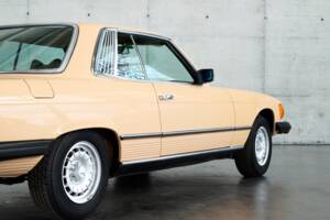 Bild 18/50 von Mercedes-Benz 450 SLC (1977)