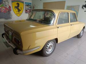 Image 3/26 de Alfa Romeo Giulia Nuova Super 1300 (1975)