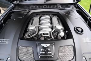 Image 34/50 of Bentley Azure (2007)