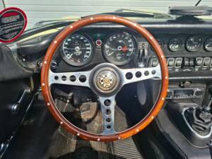 Image 6/12 de Jaguar E-Type (1969)