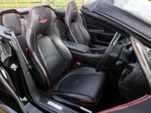 Immagine 40/72 di Aston Martin Vanquish Volante (2016)