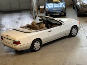 Bild 30/34 von Mercedes-Benz E 320 (1996)