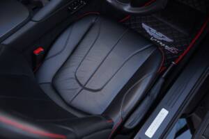 Image 19/50 of Aston Martin Vanquish S Volante (2018)