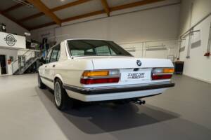 Afbeelding 3/52 van BMW 528i (1984)