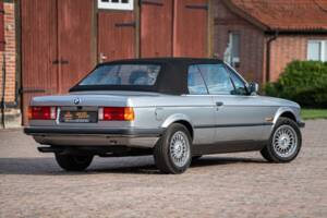 Image 15/71 of BMW 325i (1989)