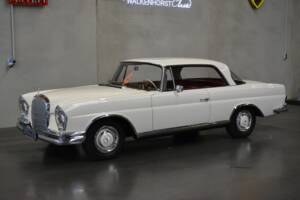 Image 17/61 de Mercedes-Benz 250 SE (1966)