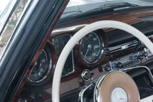 Image 22/49 of Mercedes-Benz 220 SE b (1962)