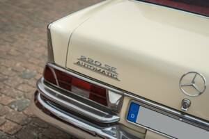 Image 15/42 of Mercedes-Benz 220 SE b (1965)