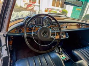 Bild 9/50 von Mercedes-Benz 280 SE 3,5 (1971)