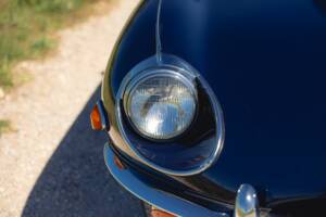 Image 10/50 de Jaguar E-Type (1969)