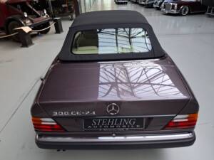Image 36/42 of Mercedes-Benz 300 CE-24 (1993)
