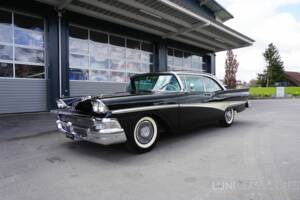 Image 2/77 of Ford Fairlane 500 Club Victoria (1958)