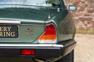 Image 44/50 of Jaguar XJ 6 4.2 (1985)