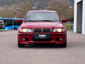 Image 19/57 of BMW 320i (2002)