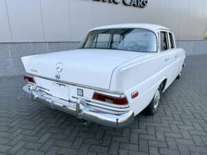 Bild 11/50 von Mercedes-Benz 230 (1968)