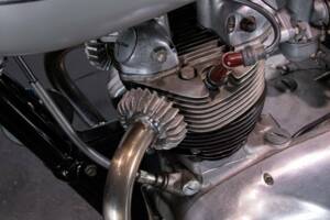 Image 17/50 de Triumph DUMMY (1969)