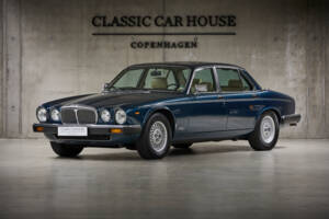 Image 1/99 of Daimler Double Six (1993)