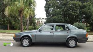 Image 2/22 de Alfa Romeo 75 1.8 (1988)