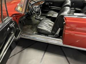 Image 33/49 de Mercedes-Benz 280 SE 3,5 (1971)