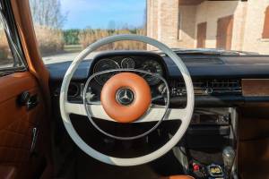 Image 42/46 of Mercedes-Benz 250 CE (1970)