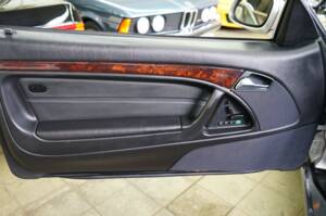 Image 26/33 of Mercedes-Benz SL 500 (2001)