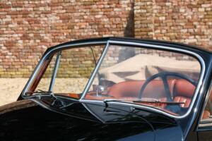Immagine 27/50 di Jaguar XK 120 DHC (1953)