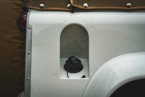 Image 44/50 of Land Rover Defender 90 (1997)
