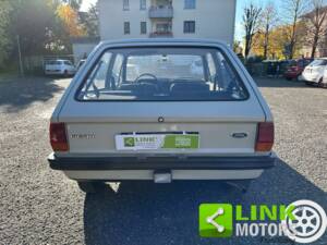 Image 2/10 de Ford Fiesta (1981)