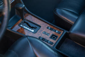 Image 31/44 de Mercedes-Benz 500 SEL (1984)