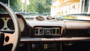 Image 15/33 of Peugeot 504 Coupé (1979)