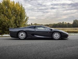 Image 25/60 of Jaguar XJ 220 (1992)