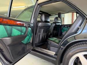 Image 17/25 of Mercedes-Benz E 500 Limited (1994)