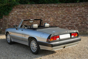 Immagine 2/50 di Alfa Romeo 2.0 Spider QV (1987)