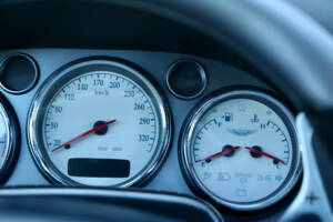 Image 14/50 de Aston Martin V12 Vanquish (2002)