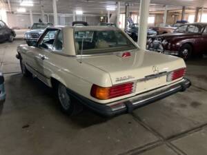 Image 16/26 of Mercedes-Benz 560 SL (1987)