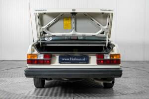 Image 38/50 of Volvo 740 GL (1987)