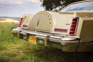 Bild 2/10 von Lincoln Continental Diamond Jubilee Gold Edition (1978)