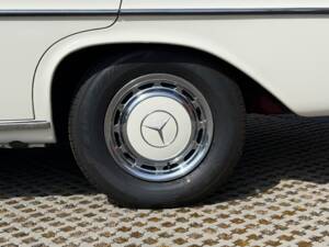 Image 8/54 de Mercedes-Benz 280 SE 3,5 (1970)