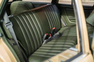 Image 44/53 de Mercedes-Benz 200 T (1982)