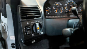 Image 24/38 of Mercedes-Benz 300 SL (1990)