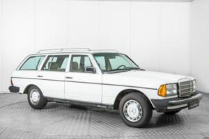 Bild 5/50 von Mercedes-Benz 300 D (1983)
